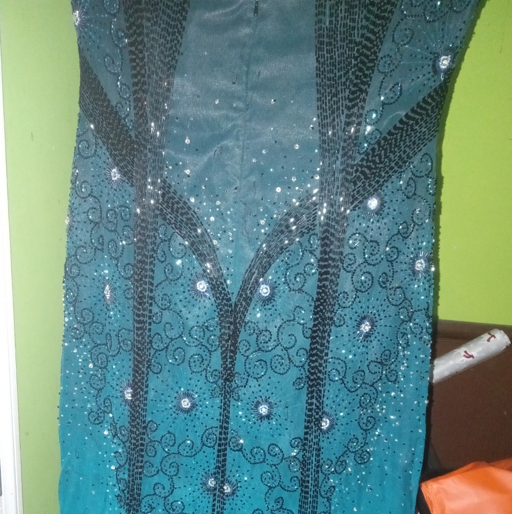 Prom dress - Picture 3 of 3